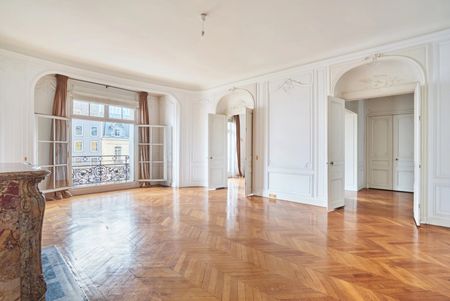 Tout savoir sur cet appartement dans le quartier Triangle d'Or, à Paris 8ème - Photo 2