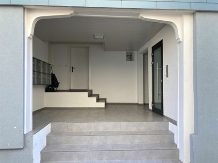 Sehr gepflegte 3,5-Zi.-Wohnung mit grosser Terrasse - Photo 4