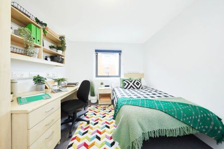 Premium Single Ensuite - Photo 2