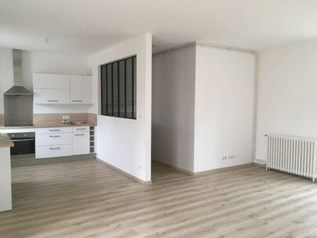 Location Appartement 3 pièces 73m² MONTMORILLON 86500 - Photo 3