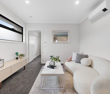 A Masterclass in Modern Family Luxury - Photo 6