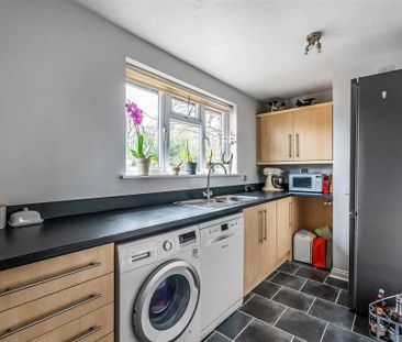 2 bedroom maisonette to rent - Photo 5