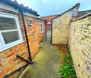 Terraced House to rent on - Photo 1