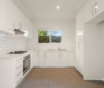 Modern Double-Storey Living in a Private Rear Position - Photo 3