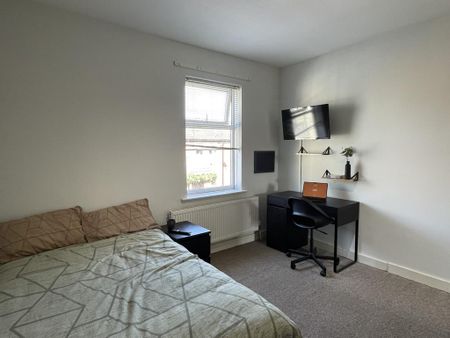 3 bedroom terraced house to rent - Photo 5