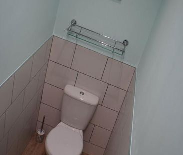 1 bedroom in a house share to rent - Photo 6