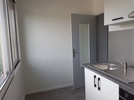 Location Appartement 1 pièce 26m² VICHY 03200 - Photo 2