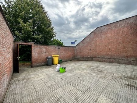 Ruim gelijkvloers appartement met terras en garage. - Photo 2