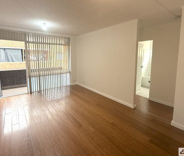 Well Maintained 2 Bedroom Unit! - Photo 5