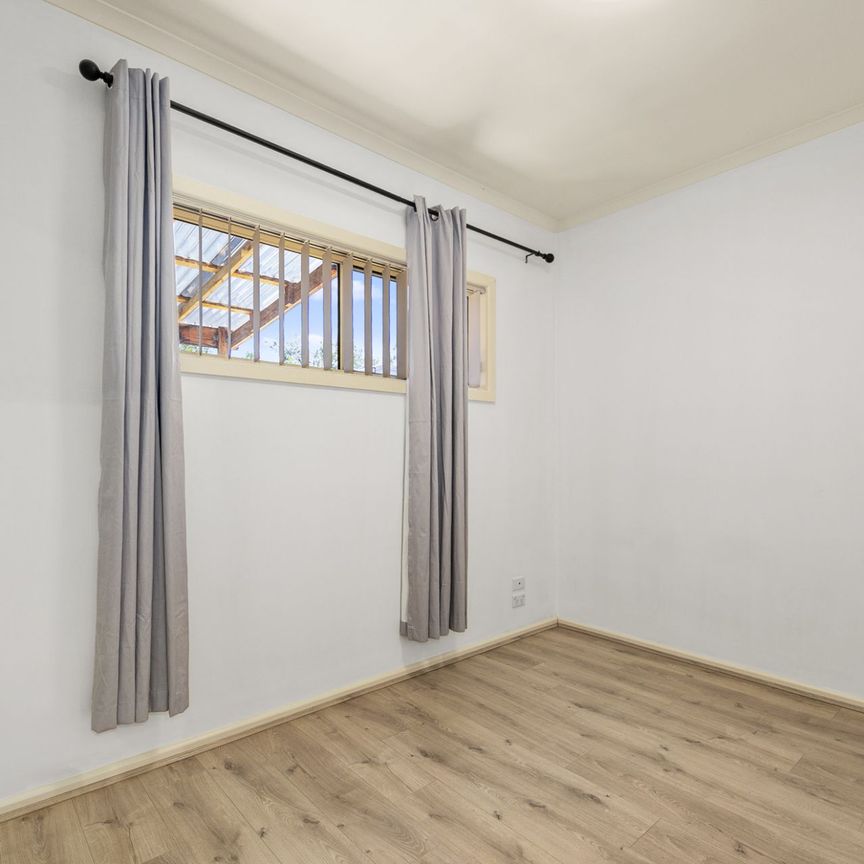 Ideally located three bedroom residence in quiet location - Photo 1