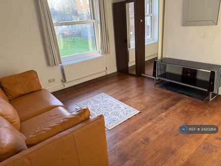 3 bedroom flat to rent - Photo 2