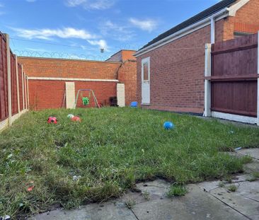 3 bedroom semi-detached house to rent - Photo 5