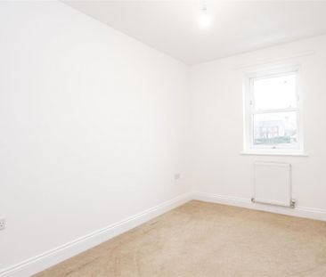3 bed Apartment To Let - Photo 2