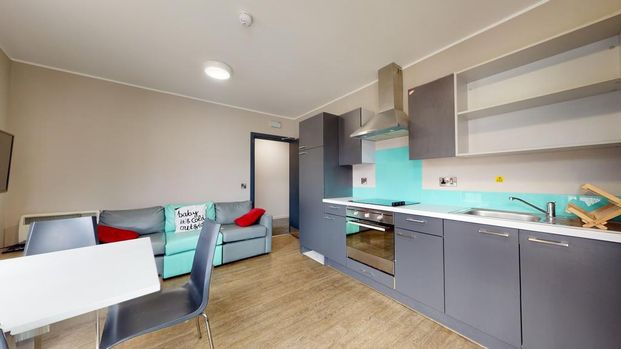 5 bedroom flat to rent - Photo 1