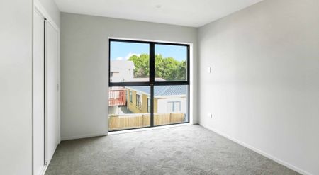 Four bedroom home in Manurewa! - Photo 5