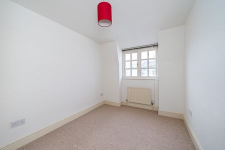 2 bedroom mews to rent - Photo 5