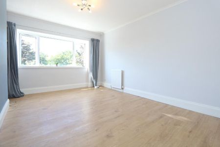 3 bedroom flat to rent - Photo 3