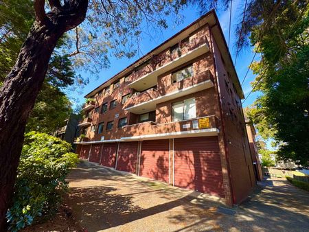 SPACIOUS 2 BEDROOM UNIT - Photo 2