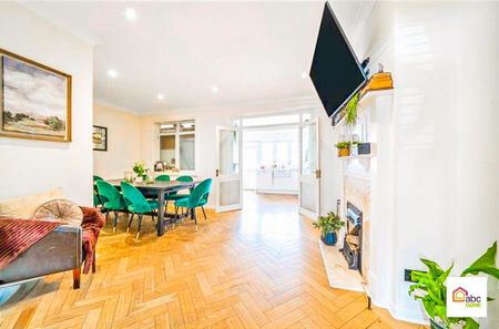 4 bedroom semi-detached house to rent - Photo 4