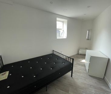 Roath Court Place, Cardiff - Photo 2