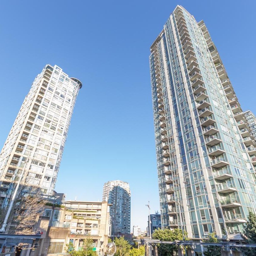 3202 183 KEEFER PLACE, Vancouver, British Columbia - Photo 1