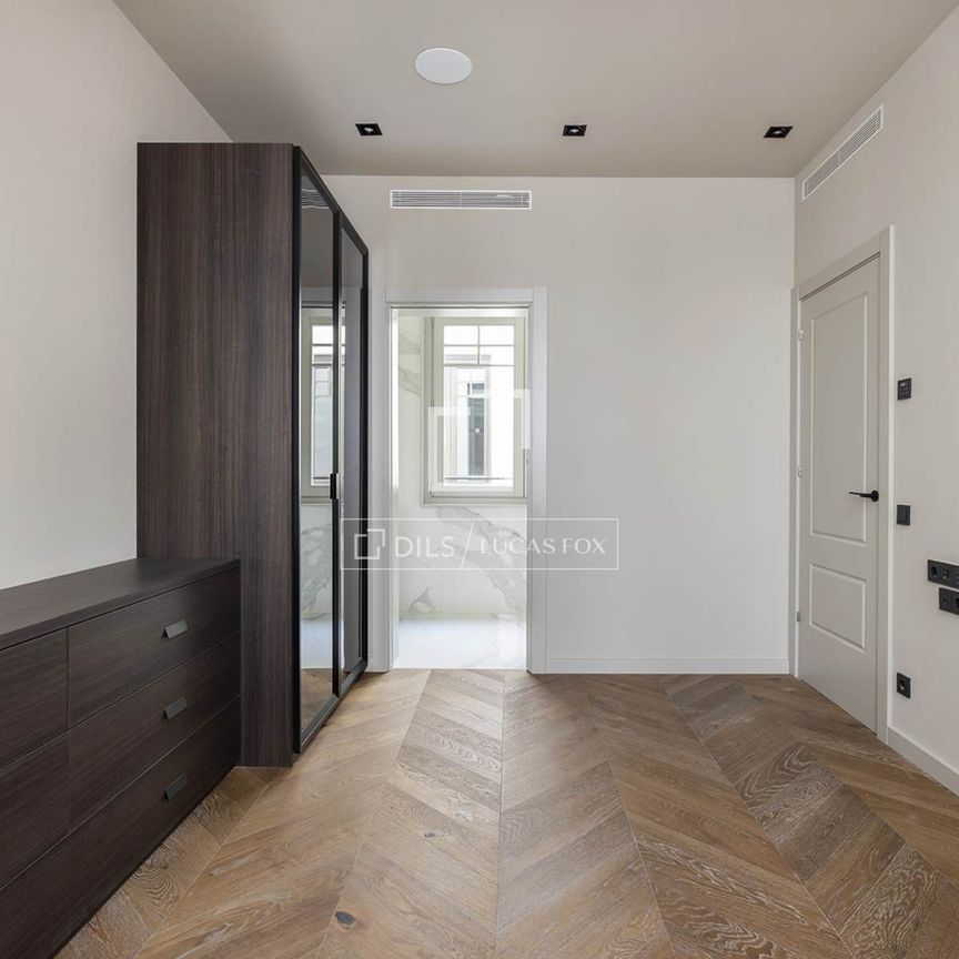 Excellent unfurnished 1-bedroom apartment for long term rent in El Born, Barcelona - Photo 1