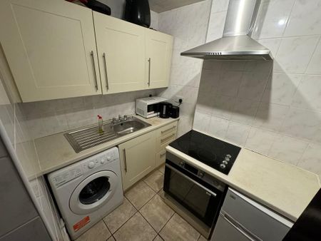 2 bedroom ground floor flat to rent - Photo 2