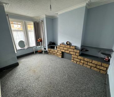 4 Bed Terraced House, Malmesbury Road, SO15 - Photo 1