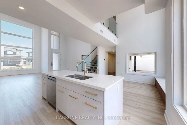 Detached Home For Lease | S9055434 - Photo 1