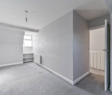 3 bedroom flat to rent - Photo 2