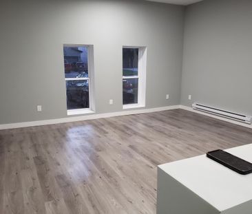 For Lease - 31 Carr Drive, Barrie, Ontario - Photo 2