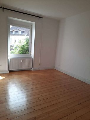 3 Zimmer-Altbauwohnung mit Balkon in der Innenstadt - Foto 1