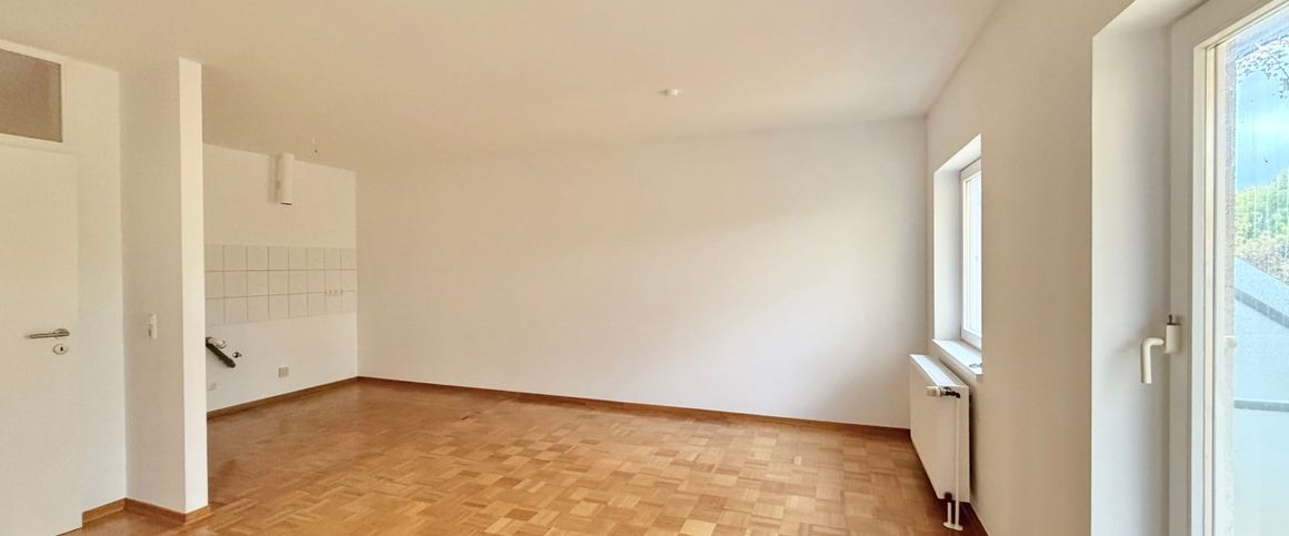 Großzügige 3-Zimmer-Dachgeschosswohnung mit Balkon in zentraler Lage - Photo 1