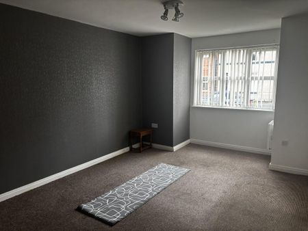 2 bedroom ground floor flat to rent - Photo 2