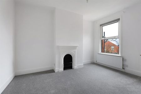3 bedroom semi-detached house to rent - Photo 5