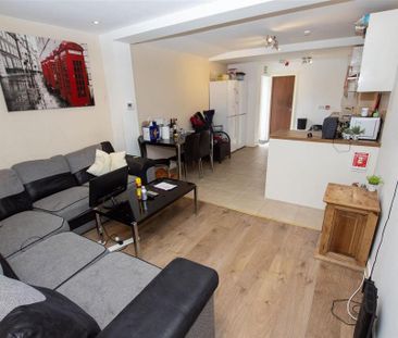 6 bedroom house to rent - Photo 2