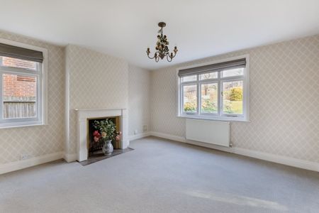 5 bedroom detached house to rent - Photo 2