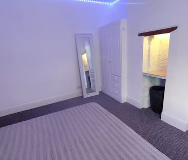 Room in a Shared House, Pointout Road, SO16 - Photo 1