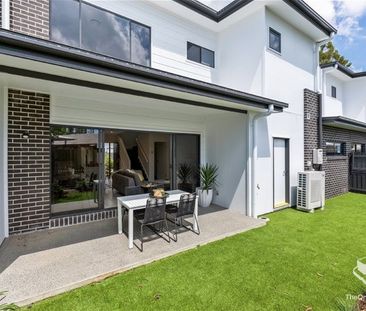 Morden 3 bedroom + 1 Study Nearly New Town House - Photo 4