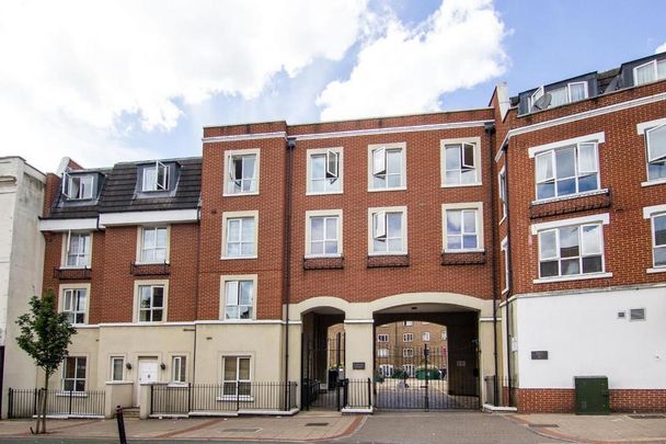 2 bedroom ground floor flat to rent - Photo 1