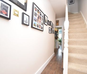 Terraced House to rent - Myrtledene Road, London, SE2 - Photo 2