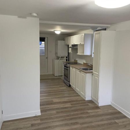 3½ Renovated – All-Inclusive – Île-Perrot (Hydro + Parking Included) Available Now – Move-in Ready! - Photo 4