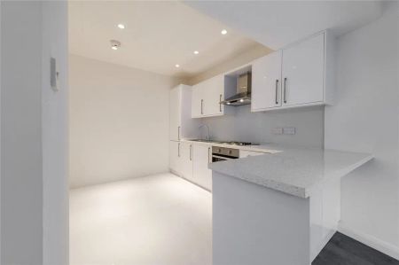 2 bedroom flat in Camden - Photo 4