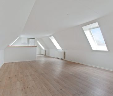 Lejlighed med åbent køkken i forbindelse med stuen - Photo 1