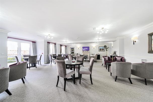 Spitfire Lodge, Southampton - Photo 1