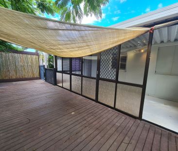 Character Queenslander with Privacy - Photo 4