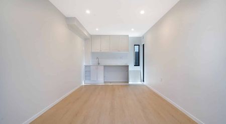 Brand-New ! Exceptional 4-Bedroom Townhouse for rent in Prestigious Takapuna - Photo 3