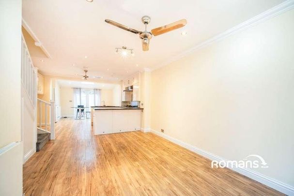 Irvine Place, Virginia Water, GU25 - Photo 1