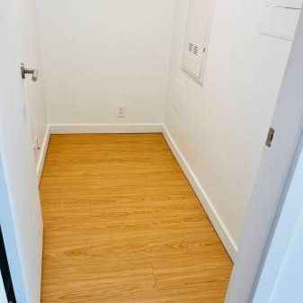 Modern 1 Bedroom with Den in Vancouver Center - Photo 1