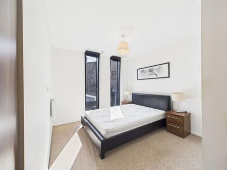 2 bedroom flat to rent - Photo 3
